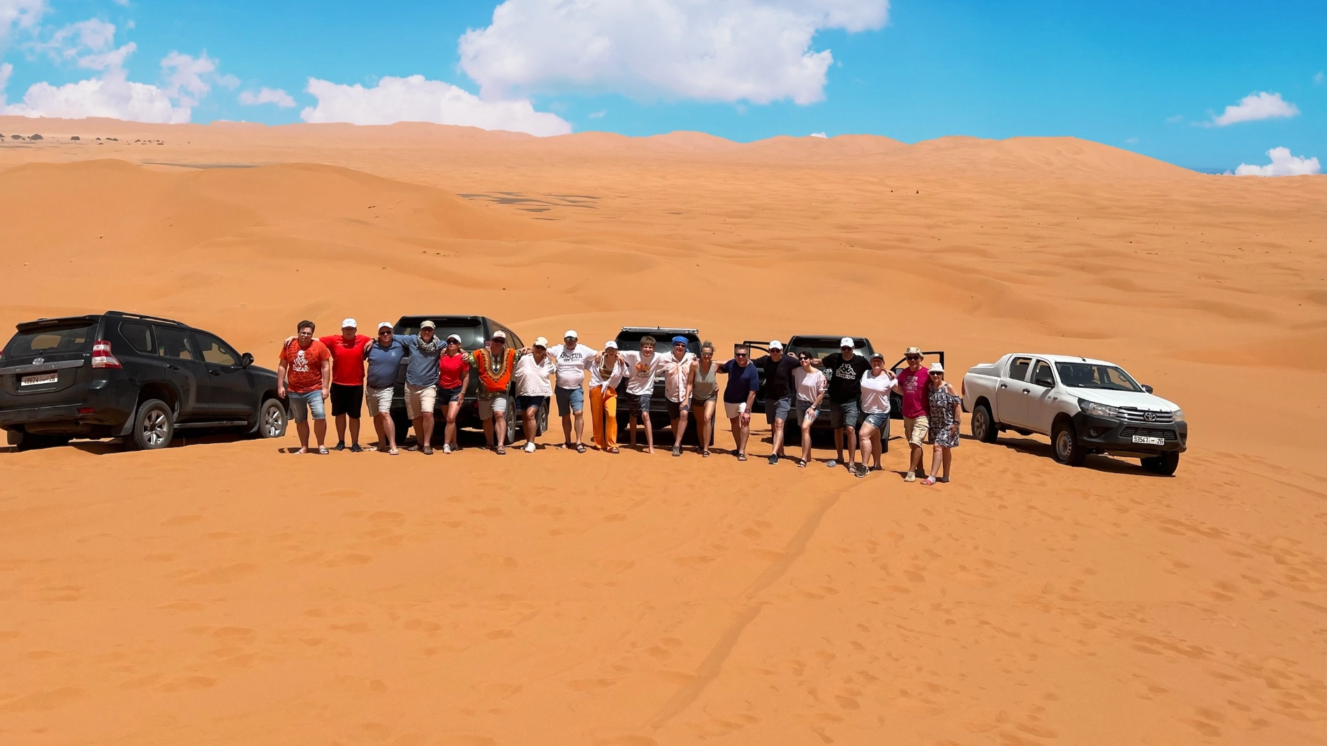 grupa Voyage Venture na wydmach w Maroko